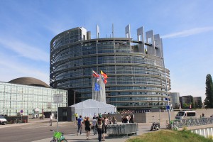 „2011-05-10 Europaparlament“ von J. Patrick Fischer - Eigene Quelle bzw. eigenes Werk. Lizenziert unter CC BY-SA 3.0 über Wikipedia - https://de.wikipedia.org/wiki/Datei:2011-05-10_Europaparlament.JPG#/media/File:2011-05-10_Europaparlament.JPG